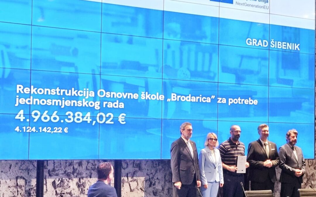 Uručivanje ugovora za izgradnju, dogradnju i opremanje naše škole